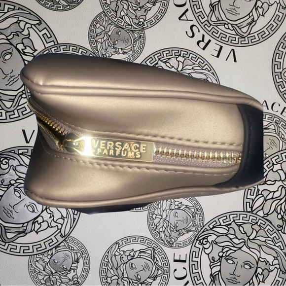 Versace Gold Pouch Clutch/Crossbody, comes with unbranded chain & Versace Box - Picture 4 of 10